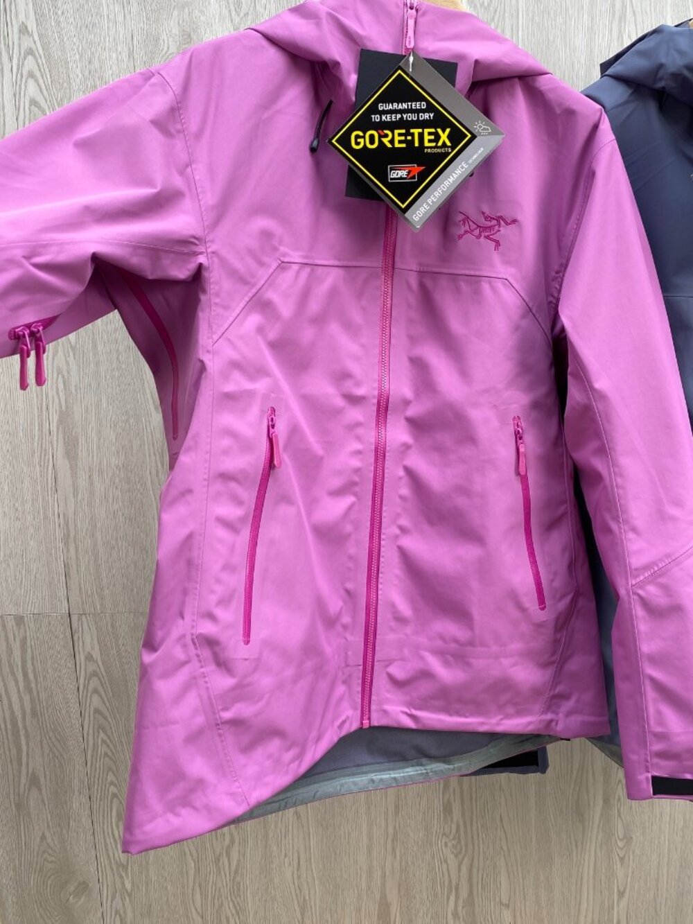 Arc'teryx Beta LT Hooded Hard-Shell Jacket, Size M.